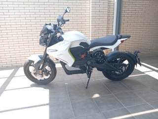 Voge ER10 moto eléctrica blanca