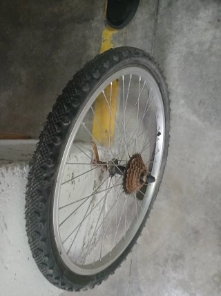 Rueda de Bicicleta con 6 Piñones