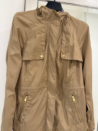 Chaqueta Impermeable con Capucha Zara