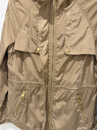 Chaqueta Impermeable con Capucha Zara
