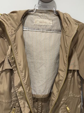 Chaqueta Impermeable con Capucha Zara
