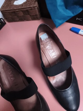 Zapatos de piel negros con tacón