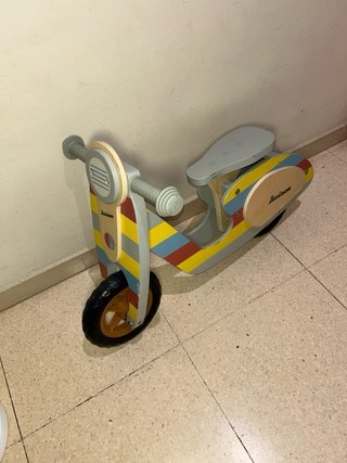 Moto infantil de madera Beeloom