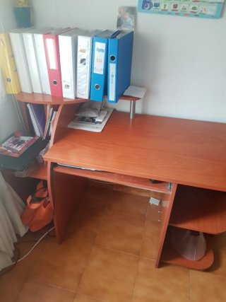 Escritorio madera más la silla de regalo