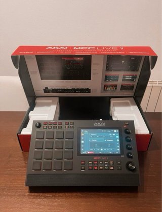 Akai MPC Live II y Teclado Komplete Kontrol