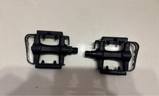 Pedales de Plataforma Metálicos