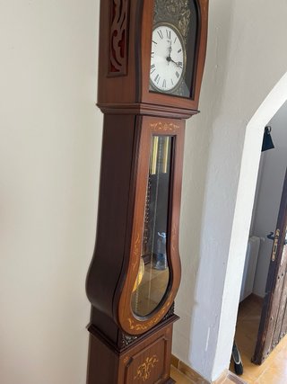 Reloj de pie clásico