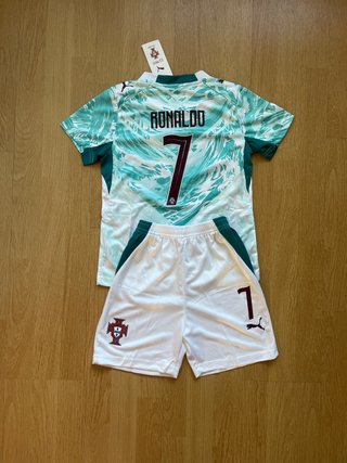 Conjunto Ronaldo Portugal T22 6 anos