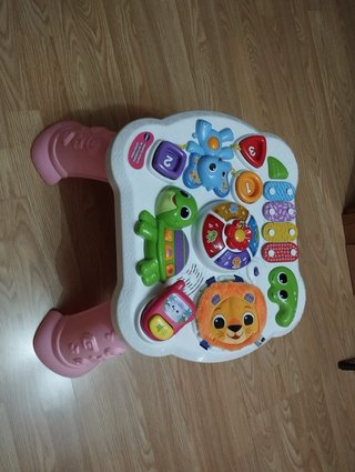 Mesa de actividades para bebé