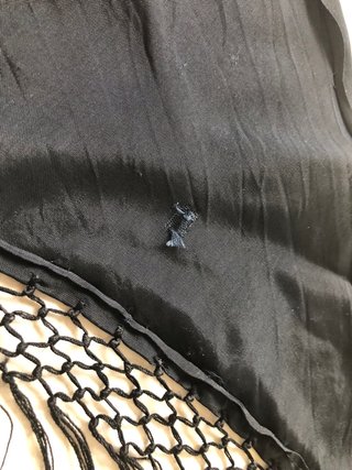 Mantón de pico negro con bordados
