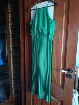Precioso Vestido fiesta Zara verde plisado