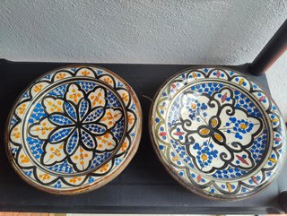 Coppia di Piatti di Ceramica Andalusa