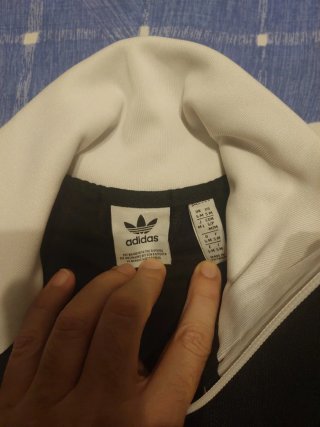 Chaqueta Adidas Negra y Blanca