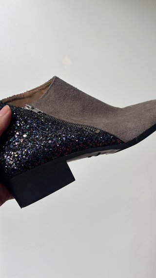 Botines grises efecto ante con purpurina morada
