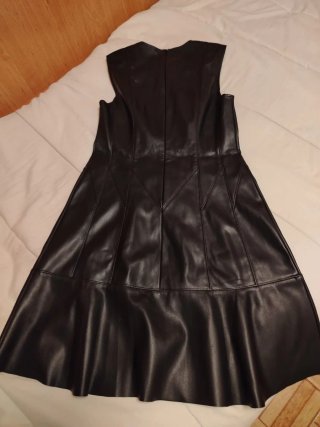 Vestido de cuero negro Sfera Talla M