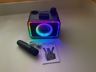 Karaoke Portátil K26 con 2 Micrófonos