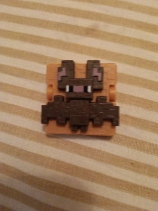 Figura Minecraft Murciélago Pixelado Kinder Joy
