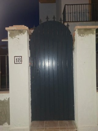 Cancelas y puerta de hierro