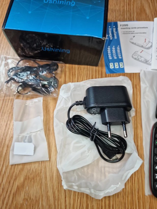 Teléfono Móvil Ushining F200