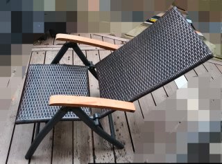 Sedia pieghevole da esterno in alluminio, vimini e legno