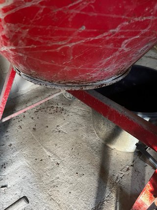 Hormigonera y báscula romana  entrega en mano