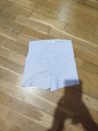 Pantalón corto gris