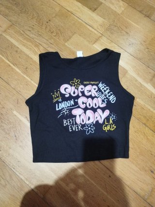 Camiseta sin mangas negra con estampado