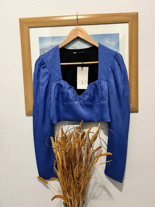 Top crop satinado Zara azul