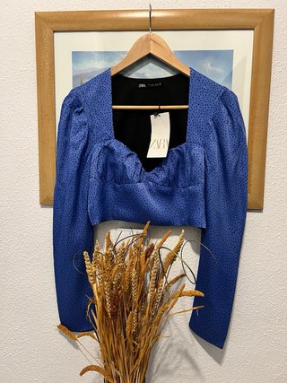 Top crop satinado Zara azul