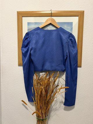 Top crop satinado Zara azul
