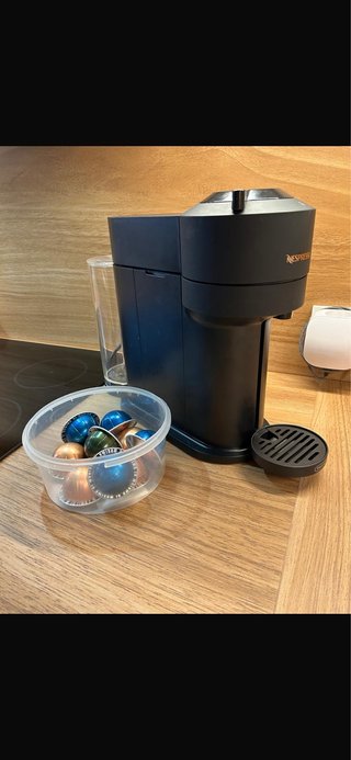 Cafetera Nespresso Vertuo Negra
