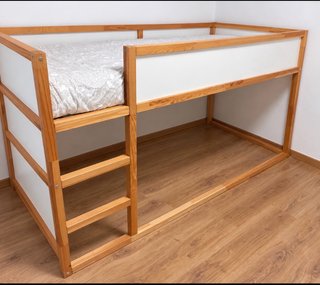 Cama reversible Ikea de Madera modelo Kura