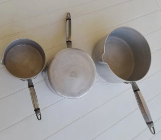 3 cazos antiguos de aluminio