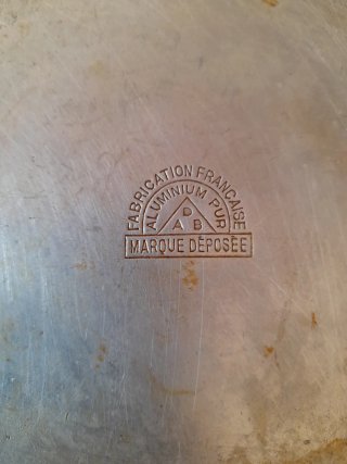 3 cazos antiguos de aluminio