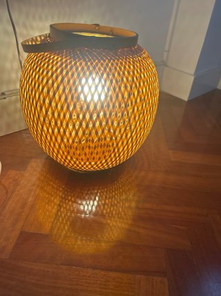 Lámpara de mesa de bambú