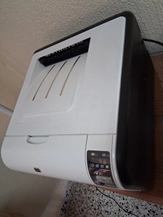 Impresora HP LaserJet CP1525n color