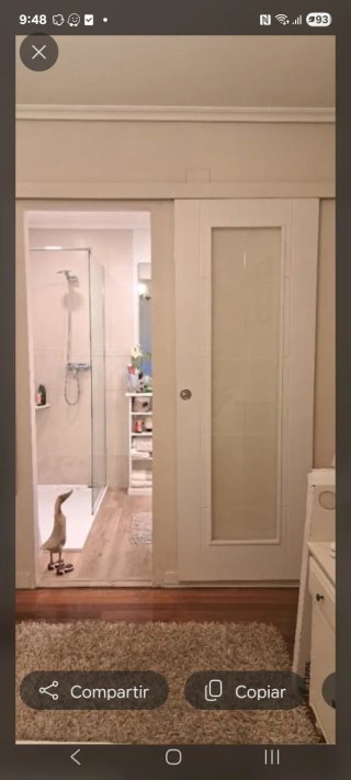Puerta Corredera con Vidrio y Marco Blanco