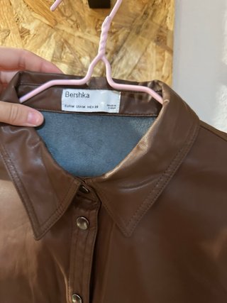 Camisa polipiel marrón