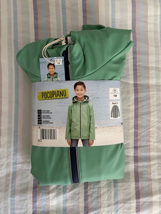 Chubasquero verde POCOPIANO talla 158
