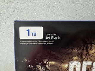 Playstation 4 de 1TB + 2 mandos + 5 juegos