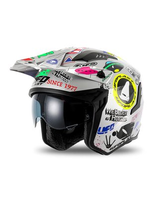 Casco UFO Sheratan con visera y pegatinas
