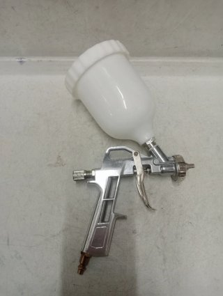 Pistola de pintar nueva