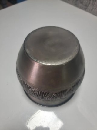 Macetero Vintage de Metal Repujado