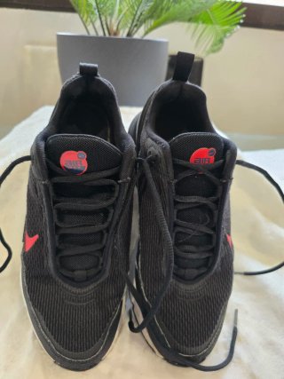 Zapatillas Nike Negras y Rojas