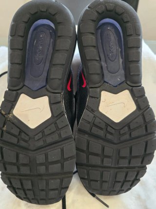 Zapatillas Nike Negras y Rojas