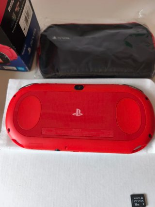 PS Vita Giappone Rosso Wi-Fi + 16GB