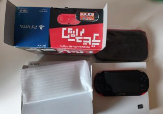 PS Vita Giappone Rosso Wi-Fi + 16GB