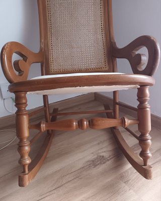 Mecedora de Madera y Ratán