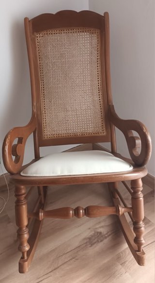 Mecedora de Madera y Ratán