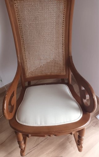 Mecedora de Madera y Ratán